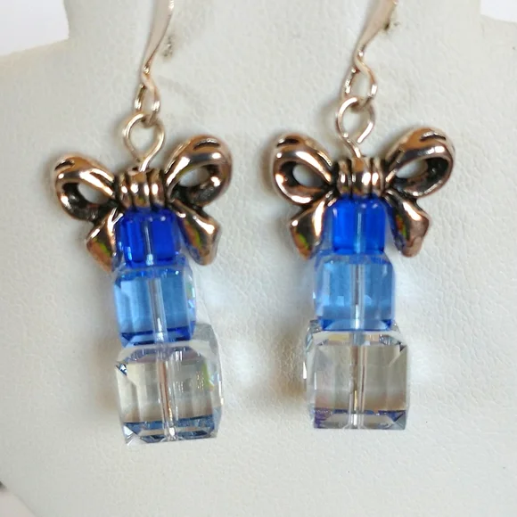 Swarovski Holiday Giftbox earrings - Picture 3 of 5